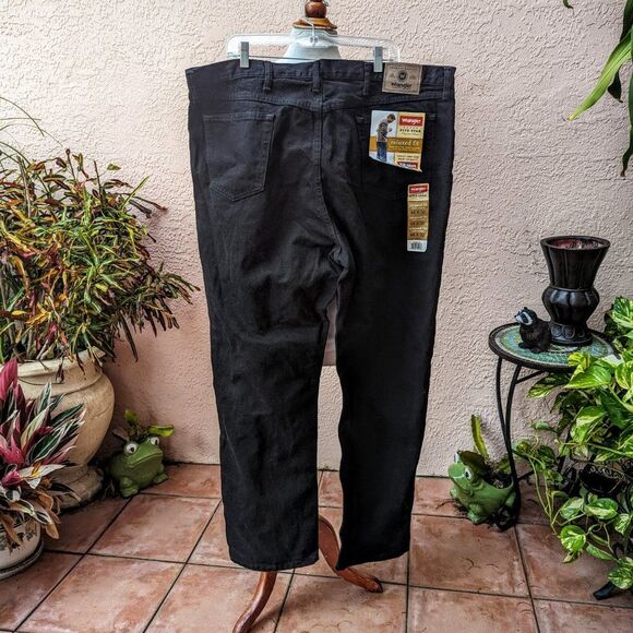 Wrangler Five Star Premium black denim relaxed fit jeans  Sz 44x32 - Picture 8 of 16